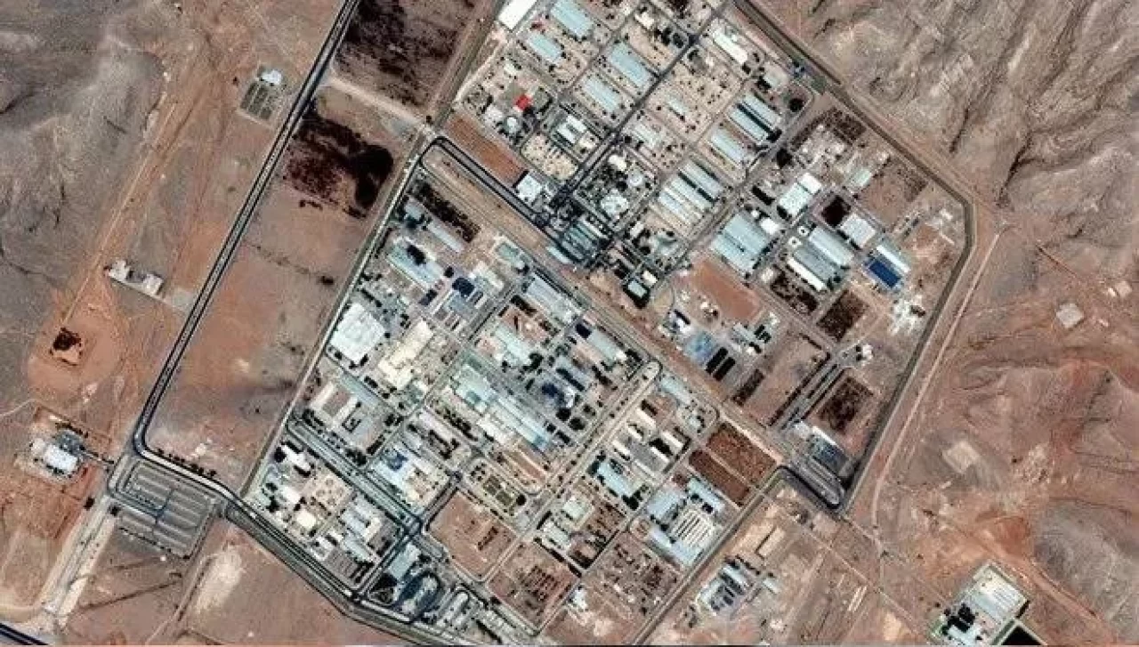 İsrail, İran'ın nükleer tesisini vurdu!