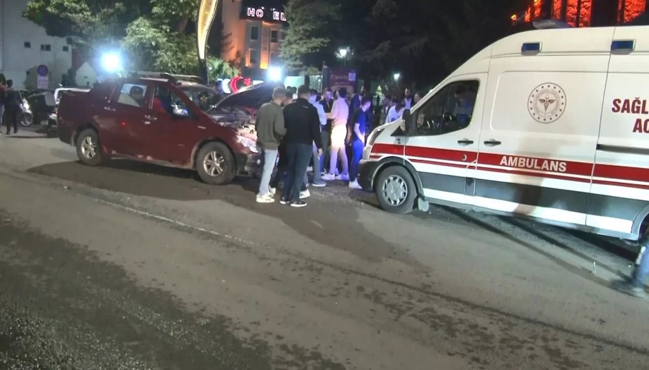 Kars’ta 4 araçlı zincirleme trafik kazası: 4 yaralı