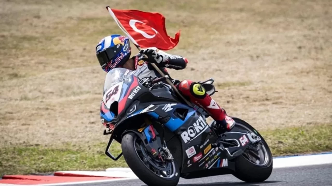 Toprak Razgatlıoğlu’tan zafer vuruşu! Misano’da ilk yarışı kazandı