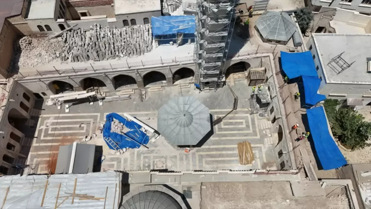 Depremde ağır hasar alan tarihi Ulu Cami gelecek yıl ibadete açılacak