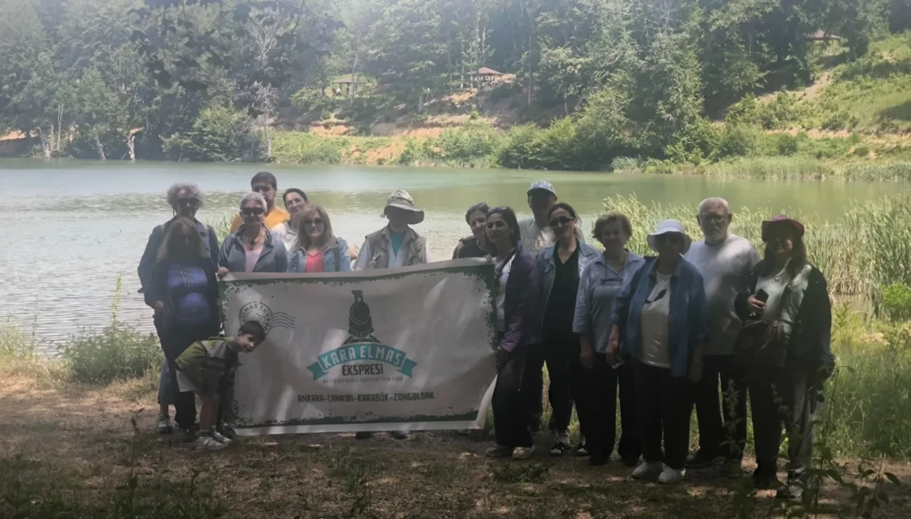 Turistik Karaelmas trenindeki yolcular Yenice ormanlarına hayran kalarak döndü