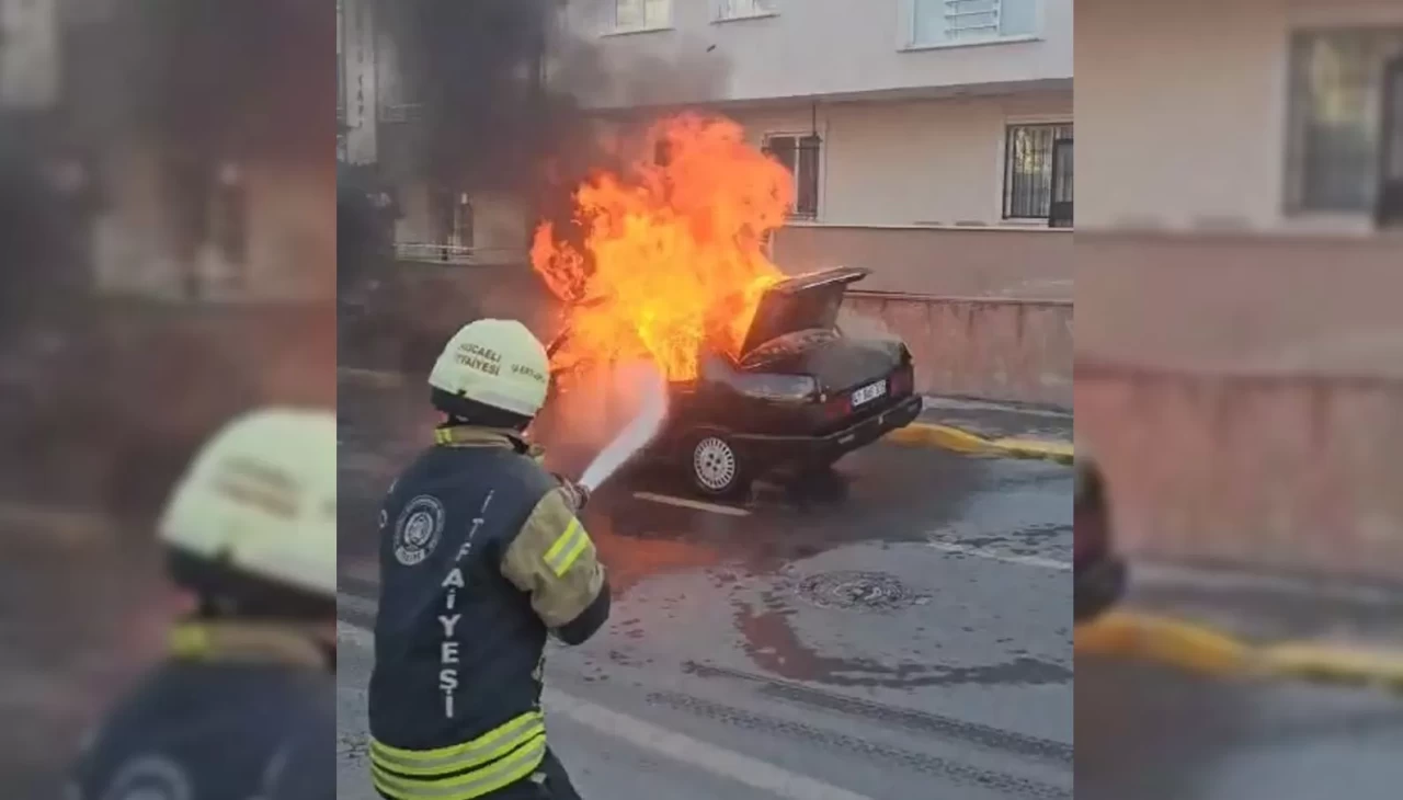 Seyir halindeki otomobil alev aldı