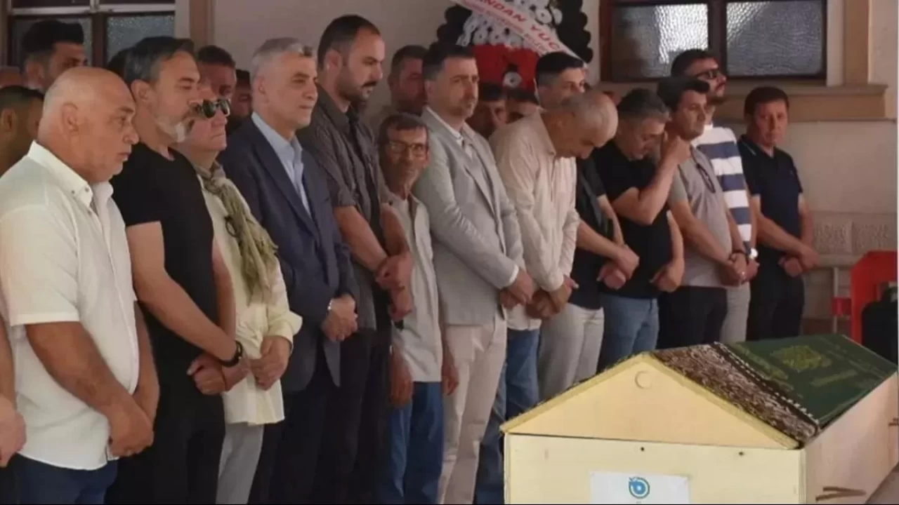 Ticaret Bakanı Bolat'ın acı günü: Son yolculuğuna böyle uğurladı