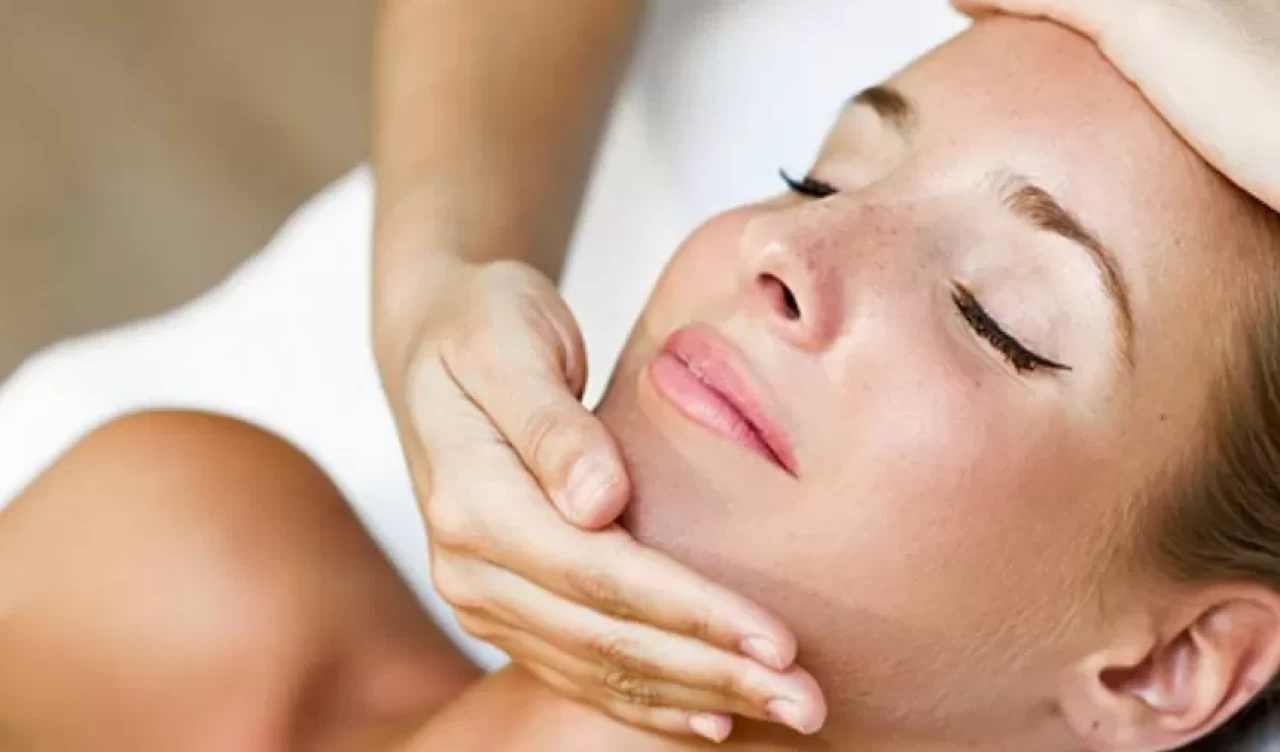 Cilt canlandırıcı yüz masajı nasıl yapılır?