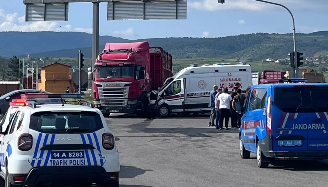 Bolu'da zincirleme kaza! Başsavcının bulunduğu ambulans kazaya karıştı