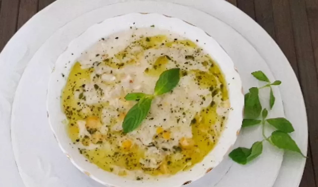 9 ay üzeri bebeklere uygun probiyotik yoğurtlu mısır çorbası