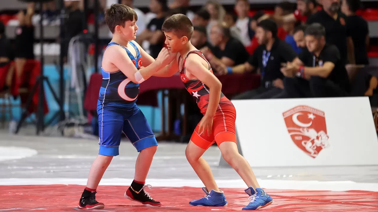 Minikler Türkiye Güreş Şampiyonası Sivas’ta başladı | 6 bini aşkın sporcu mindere çıkacak
