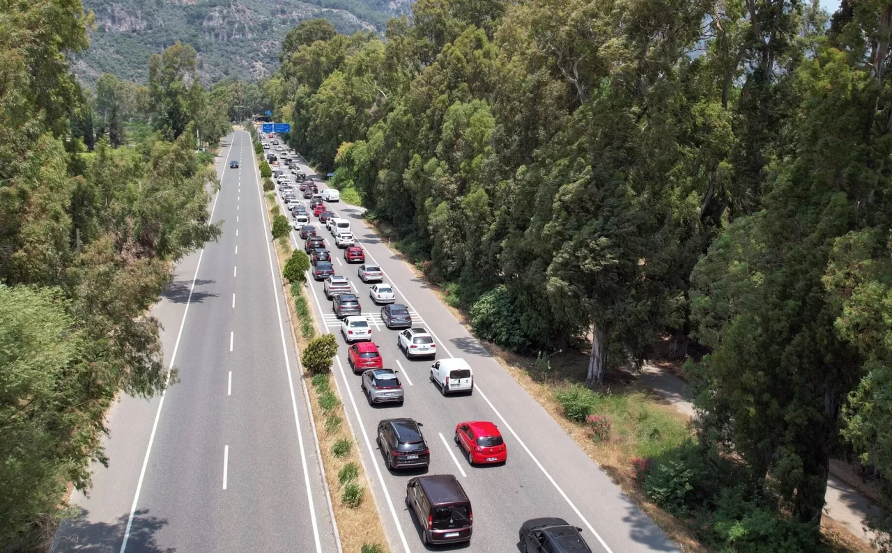 Muğla'ya bayram tatilinde 246 bin 582 araç giriş yaptı