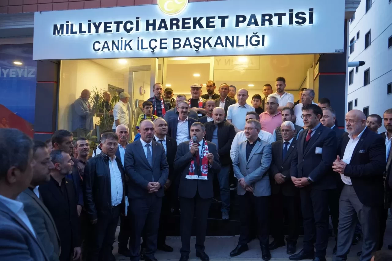 MHP Samsun İl Teşkilatı'na Canik’te büyük katılım: 200 yeni üye rozet taktı