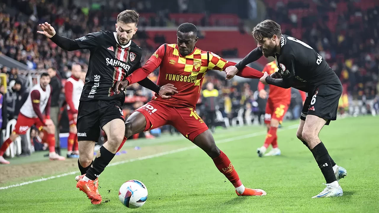 Göztepe, Anthony Dennis için Anderlecht’in 3.3 milyon Euro’luk teklifini reddetti