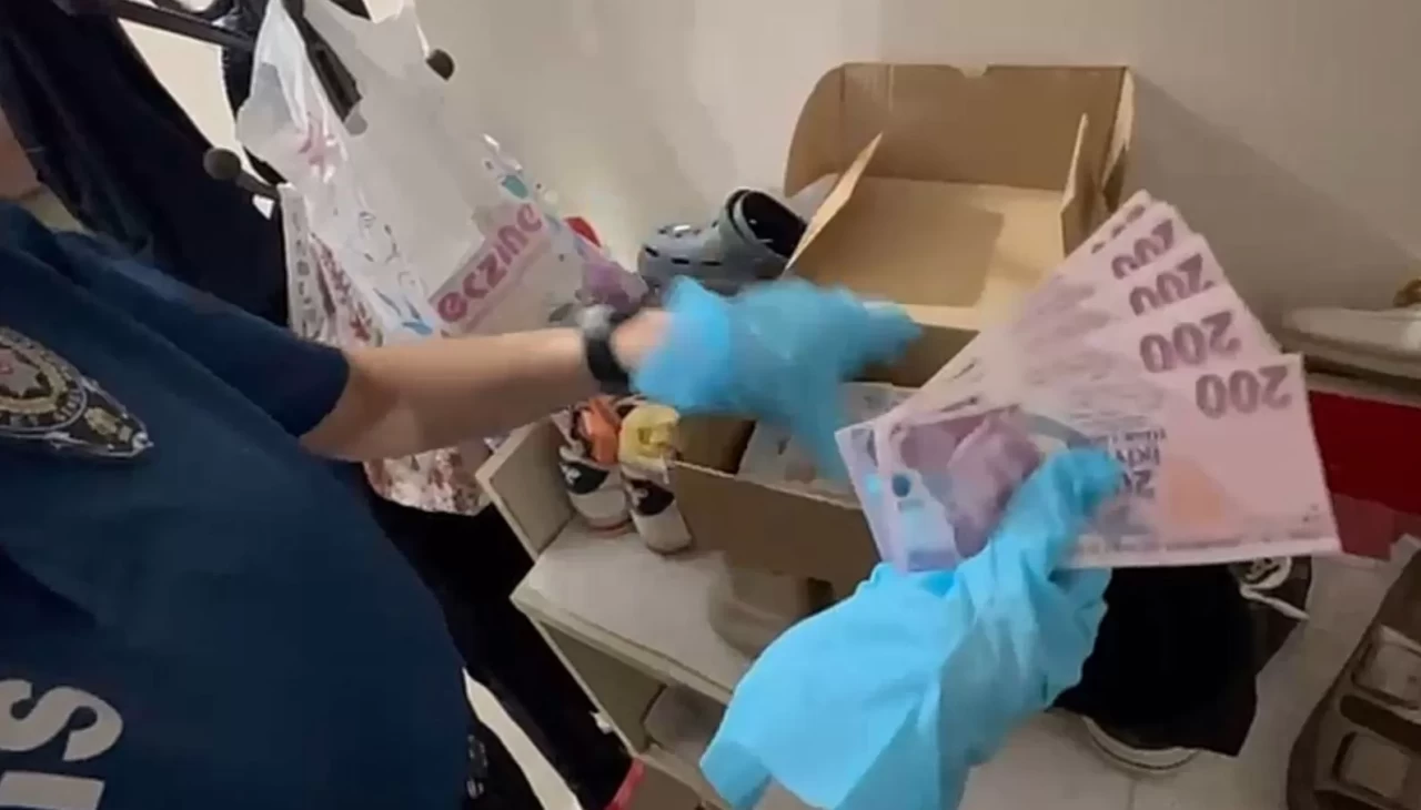 İzmir'de FETÖ'nün hücre evlerine operasyonda 27 tutuklama