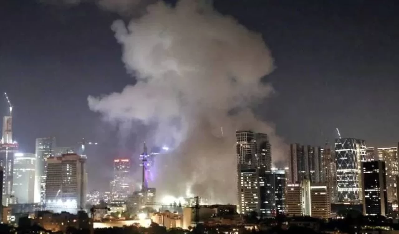 Iran'dan büyük saldırı: Tel Aviv ve Hayfa'daki askeri hedefler vuruldu