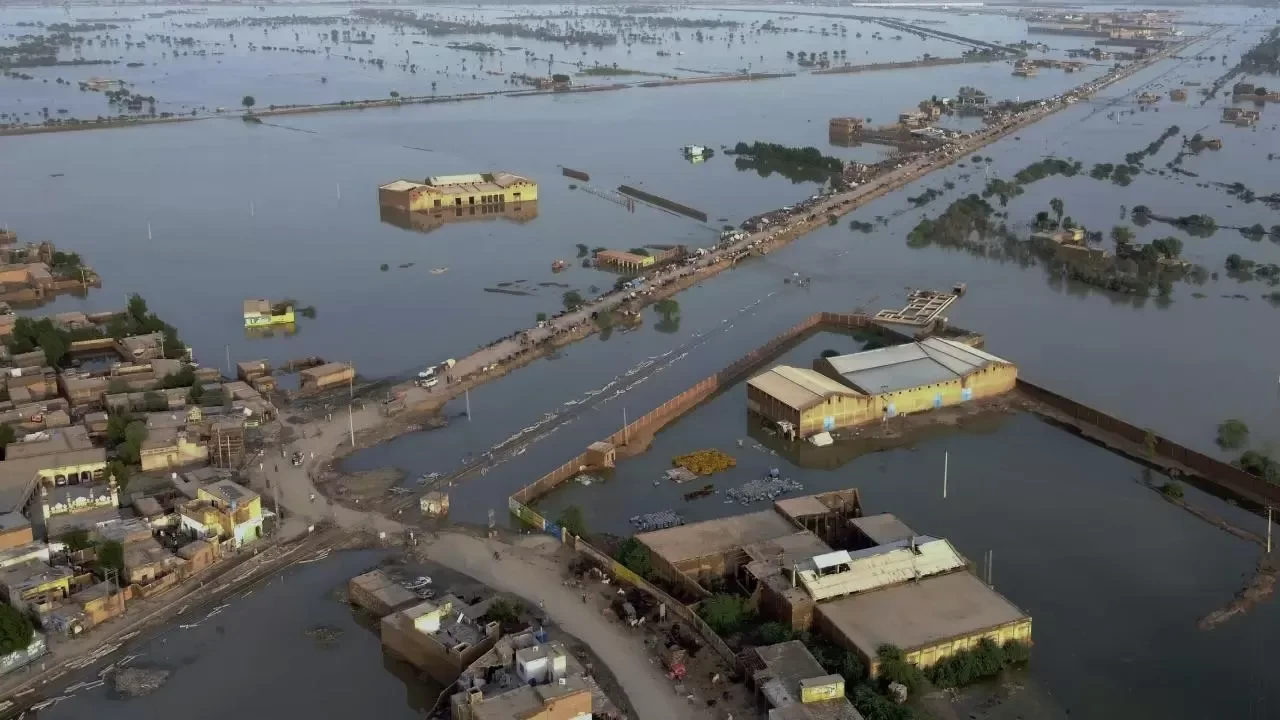 Pakistan'da fırtına ve şiddetli yağış faciası: 10 ölü