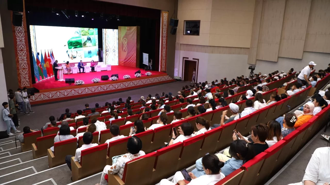 Türk dünyasının mimar ve restoratörleri Kazakistan'daki sempozyumda bir araya geldi