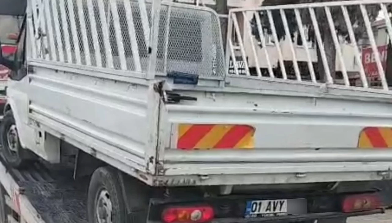 Adana’da ters yöne giren ehliyetsiz sürücüden skandal hareketler!