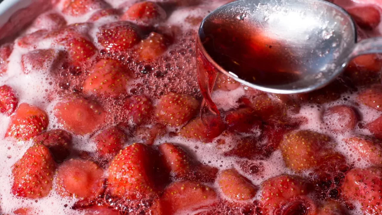 Ev yapımı çilek reçeli nasıl yapılır? İşte adım adım tarifi