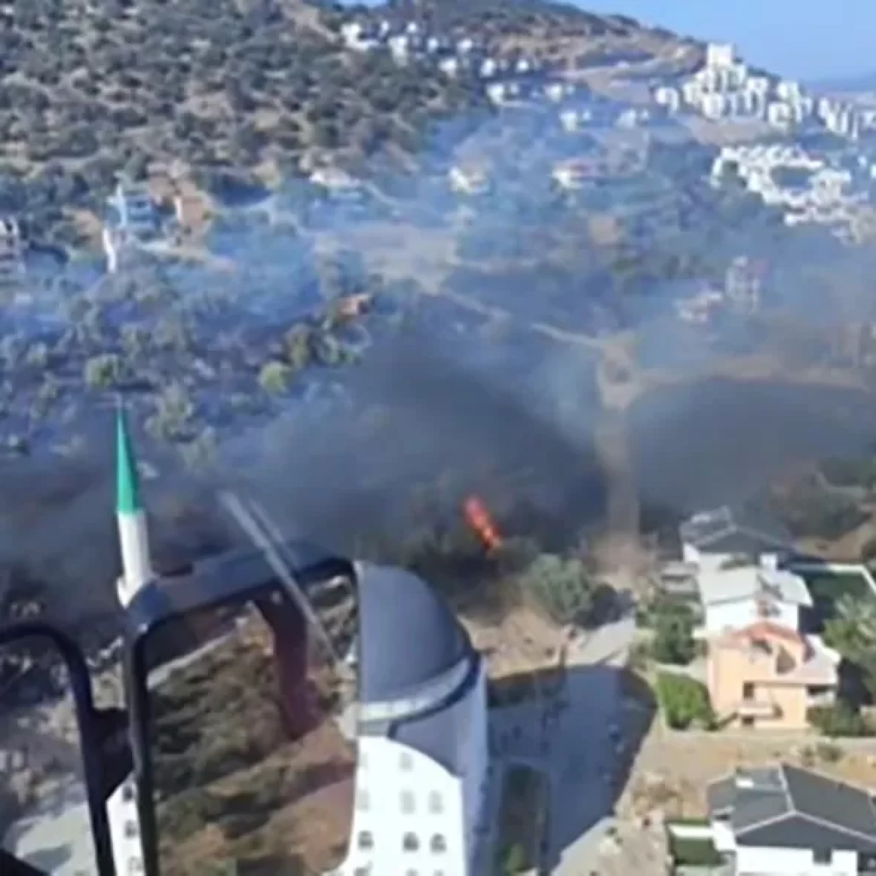 İzmir'de bir yangın daha! Dikili'de yangın çıktı