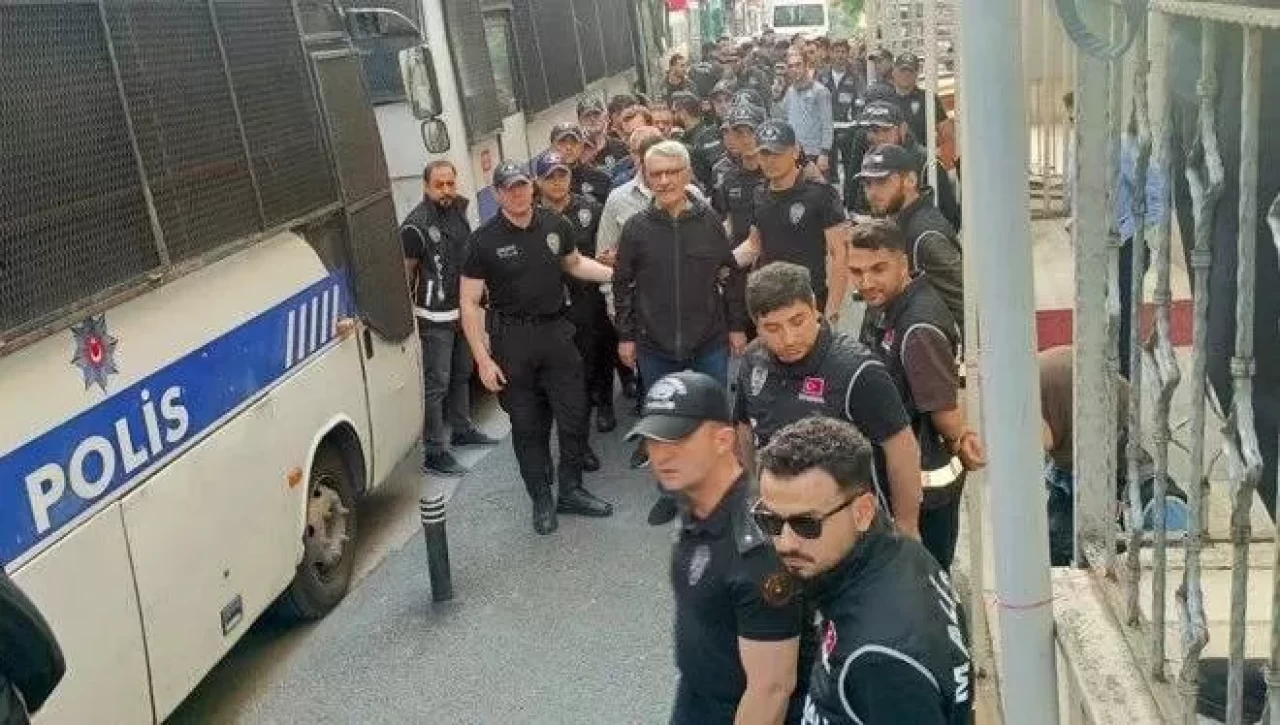 CHP'li belediyelere yolsuzluk soruşturması: 22 kişi tutuklandı