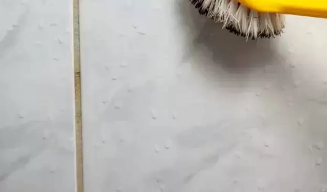 Sararmış derzleri beyazlatmanın en pratik yolu