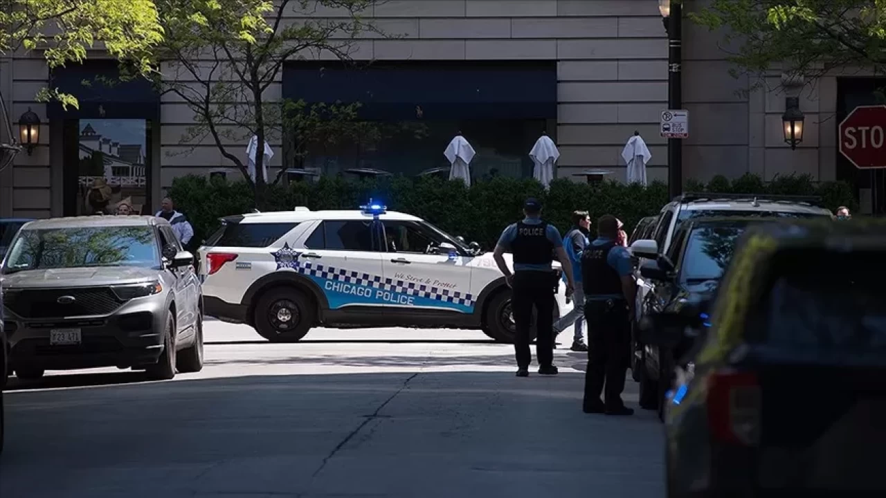 Chicago'da dehşet! Arabasını göçmenleri destekleyen eylemcilerin üzerine sürdü