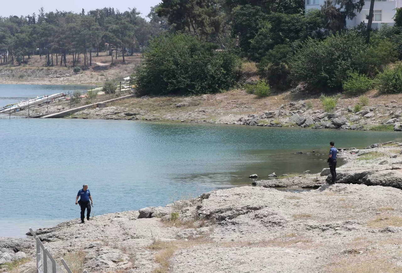 Adana'da yüzmek için göle girdi canından oldu