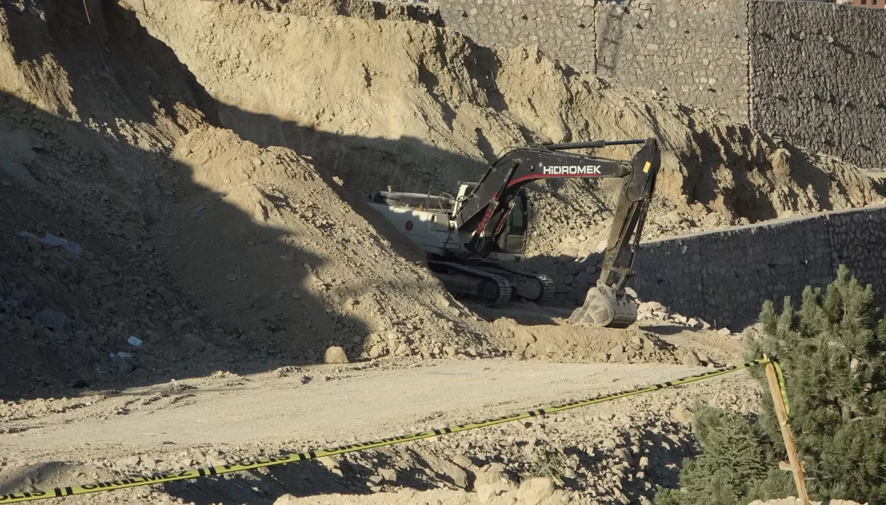 Malatya'da şantiye alanında top mermisi bulundu