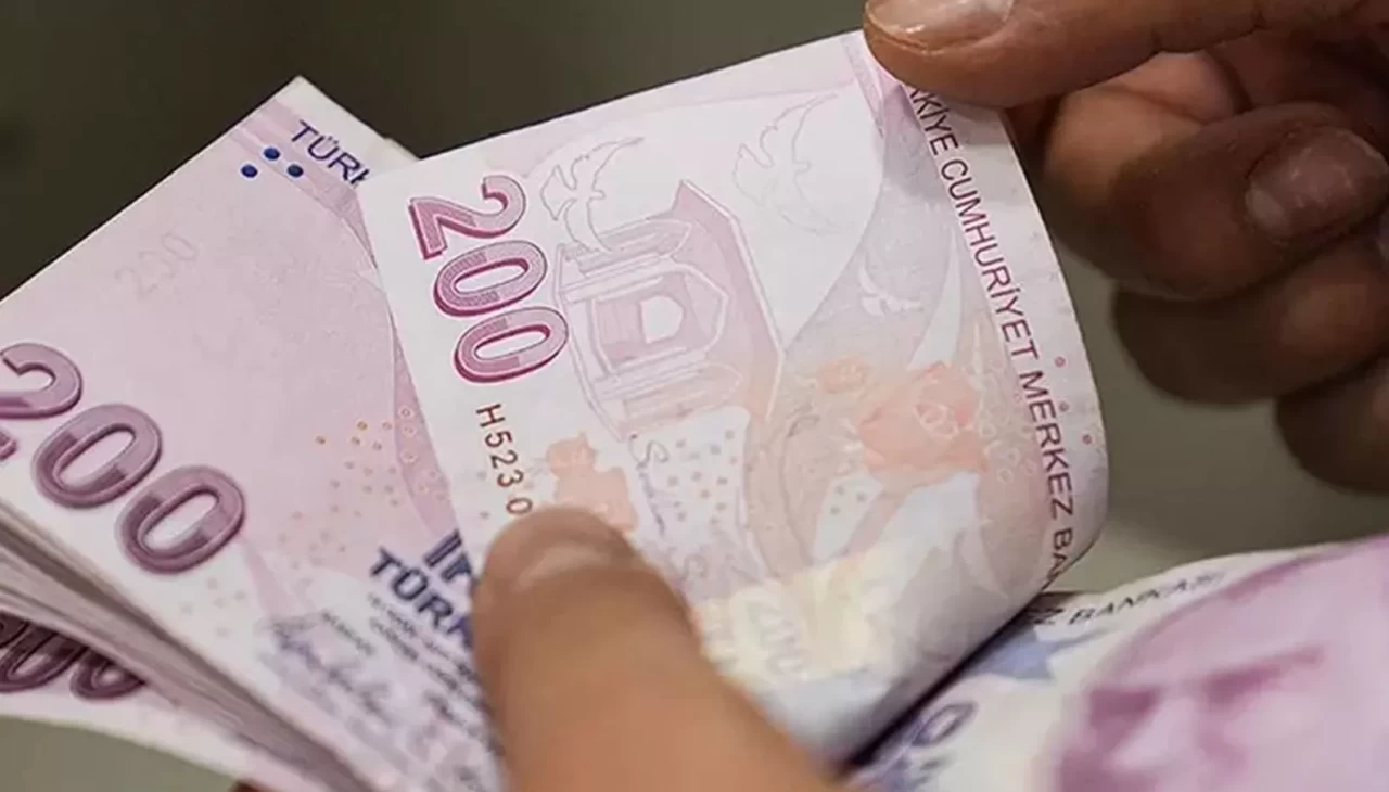 AK Parti’den 4 milyon emekliye umut ışığı: Hükümetten maaş artışı sinyali!