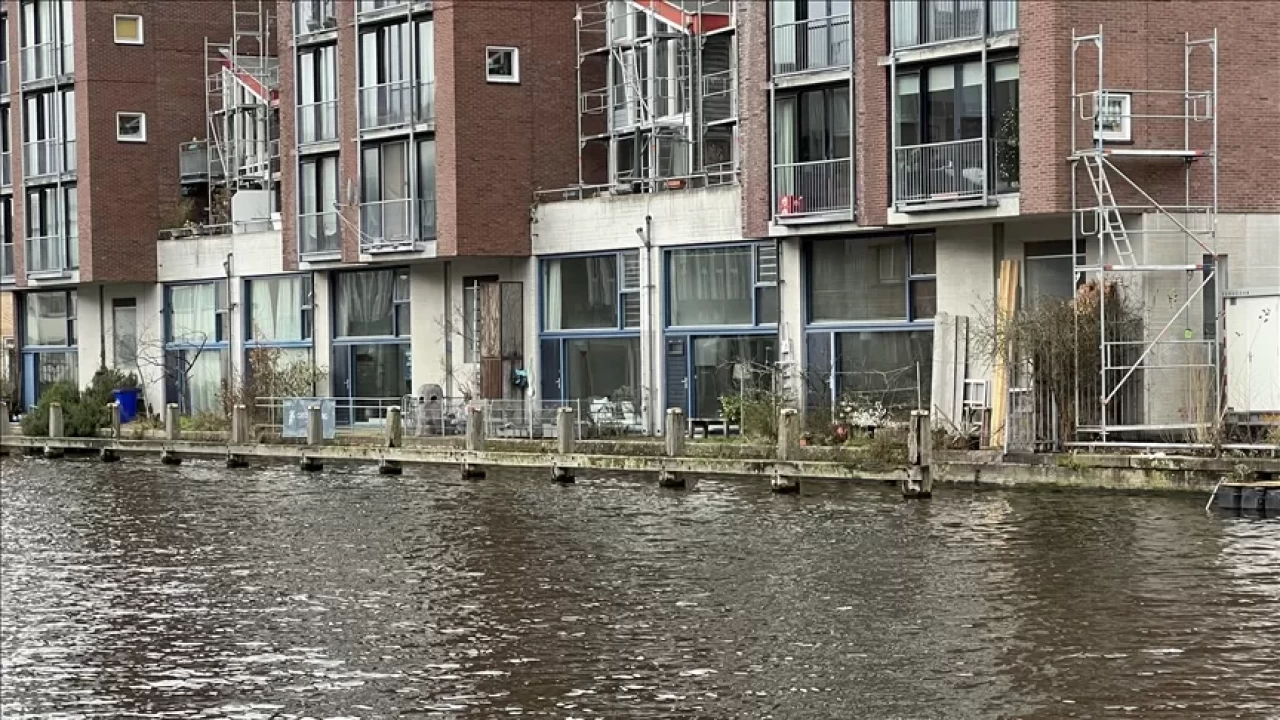 Hindistan'da şiddetli yağış 30 kişinin canını aldı