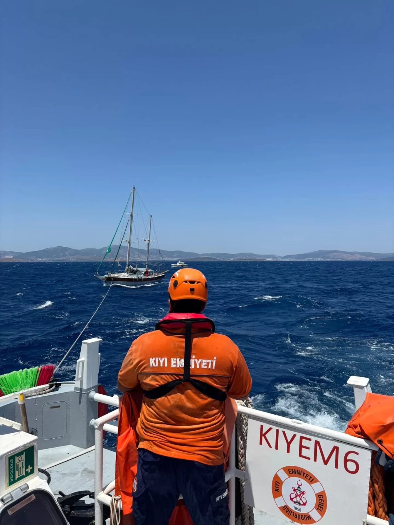 Bodrum’da sürüklenen tekne KIYEM ekiplerince kurtarıldı