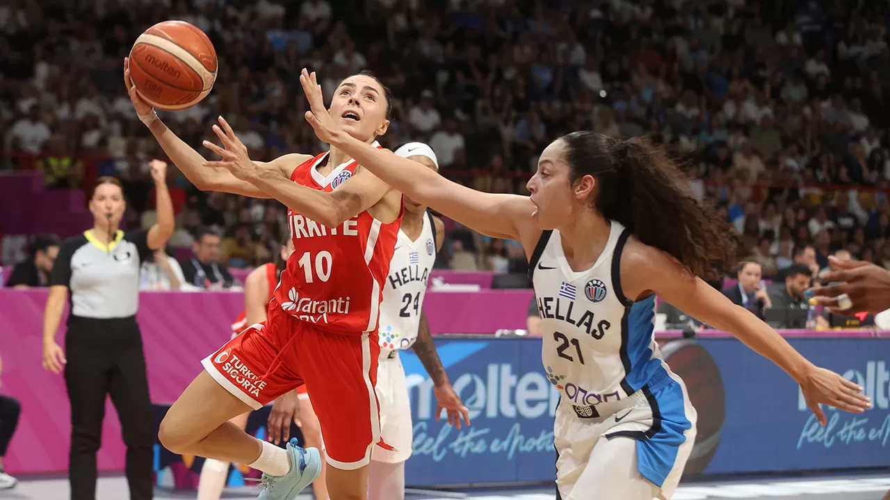 A Milli Kadın Basketbol Takımı EuroBasket’te çeyrek finale yükseldi! Maç Sonucu Yunanistan 72-83 Türkiye