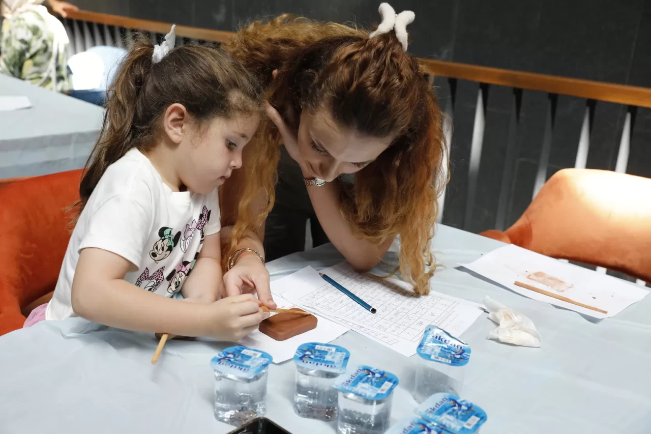 Samsun Kültür Yolu Festivali'nde minikler çivi yazısı yazdı