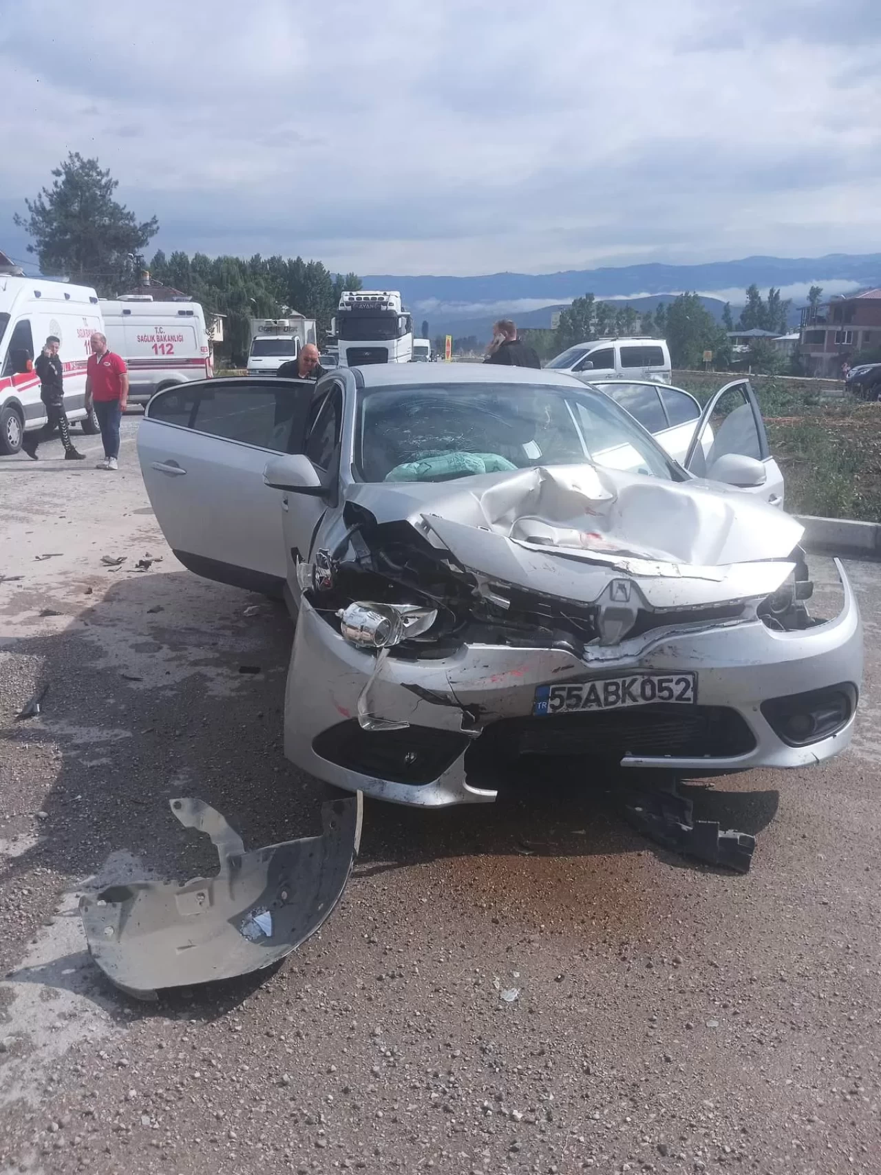 Tokat'ta iki otomobil çarpıştı: 5 kişi yaralandı