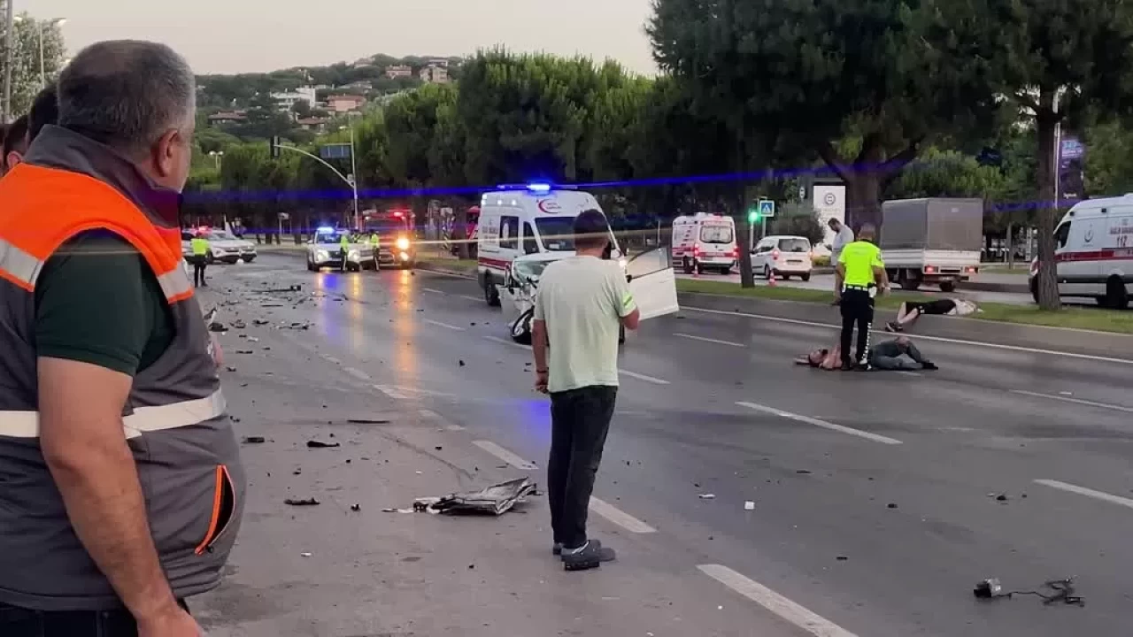 İstanbul’da iki otomobilin çarpıştığı kazada 3 kişi yaralandı