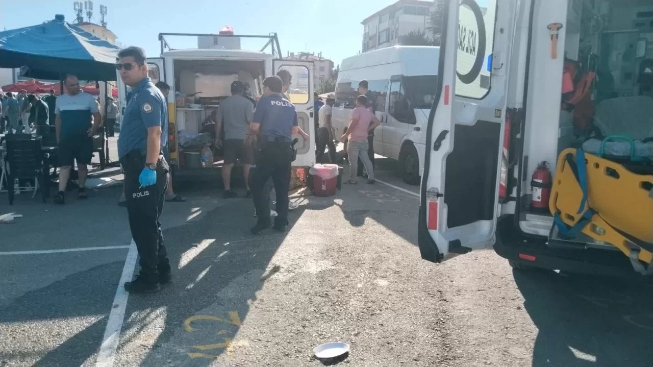 Pazar yerinde kanlı saldırı! Çok sayıda yaralı var