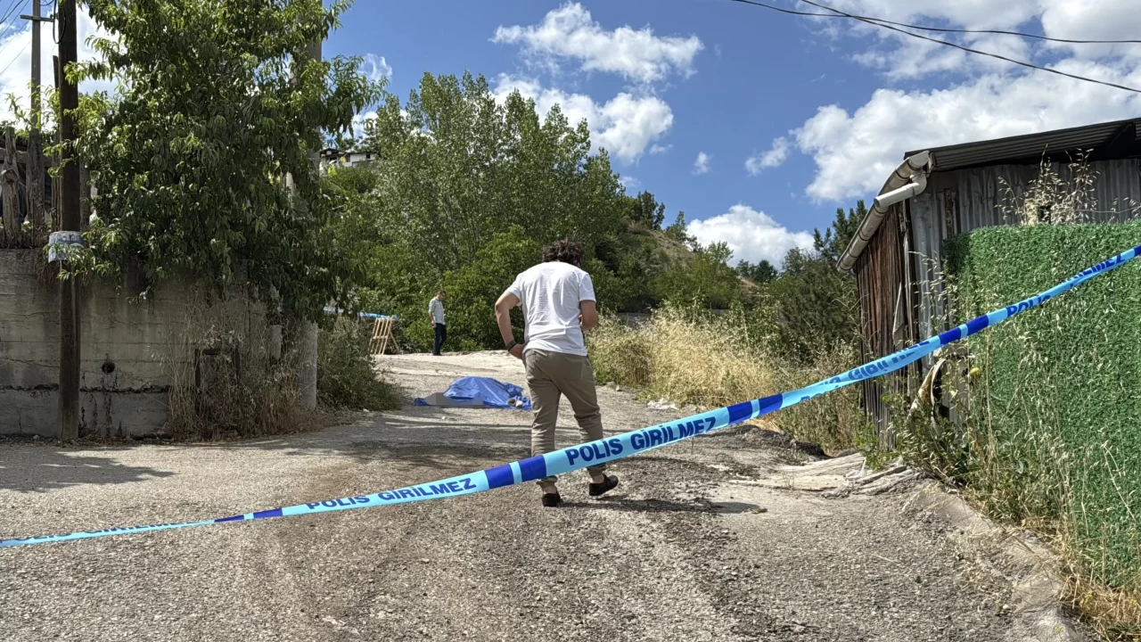 Karabük’te yolda düşen kişi başını çarpması sonucu hayatını kaybetti