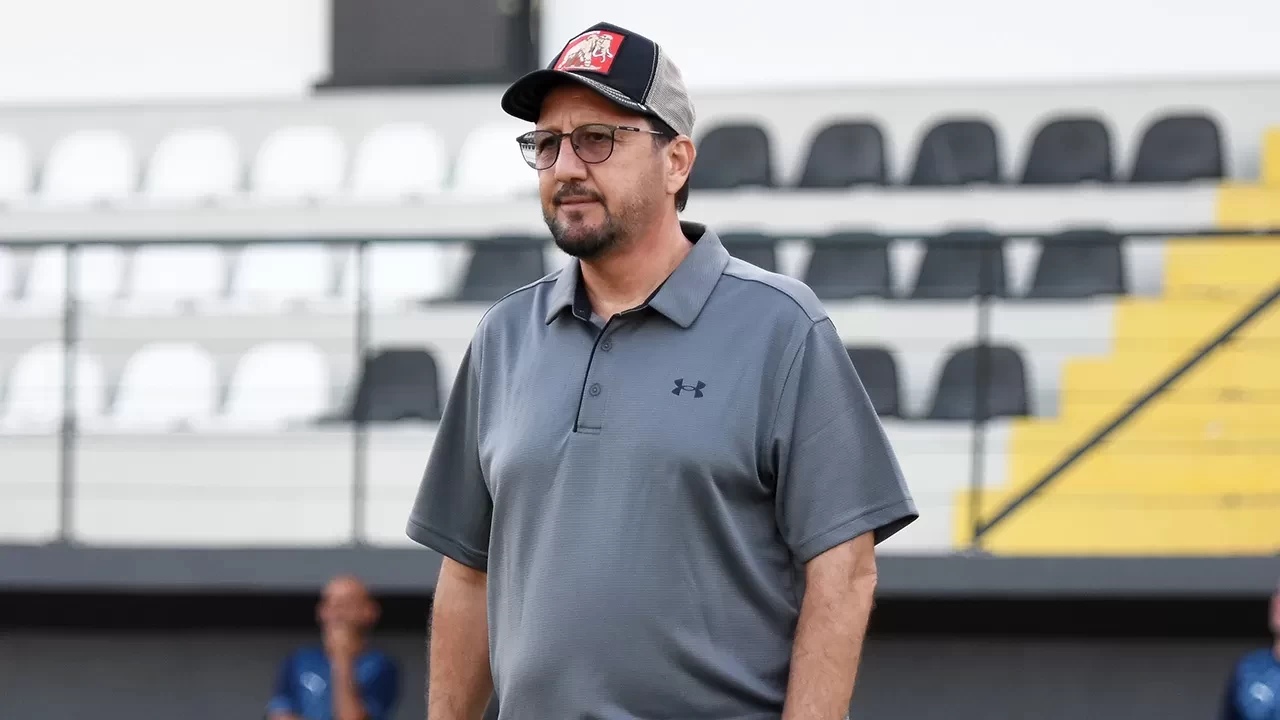 1. Lig ekiplerinden Manisa FK, 10 futbolcusuna veda etti