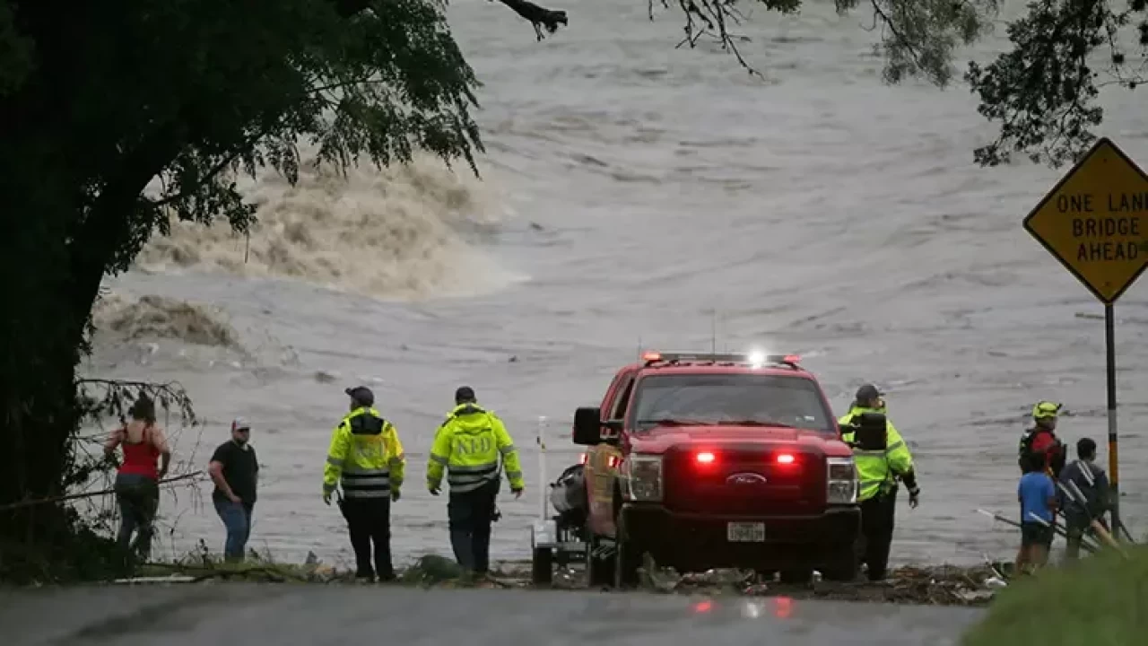 Texas'taki sel felaketinde hayatını kaybedenlerin sayısı 27'ye yükseldi