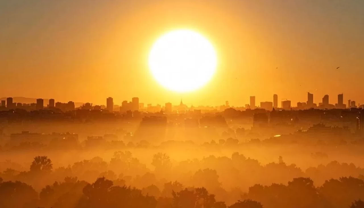 Termometreler günün en yüksek sıcaklığını 48 dereceyle Siirt'in Kurtalan ilçesinde ölçtü