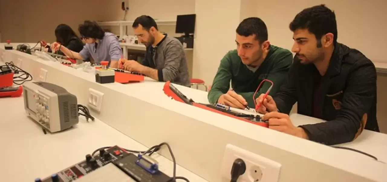 Endüstri Mühendisliği Bölümü Nedir? Mezunları Ne İş Yapar ve Nerelerde Çalışır?