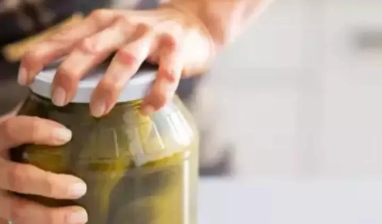 Sıkışmış kavanoz kapaklarını kolay açmanın 3 yolu