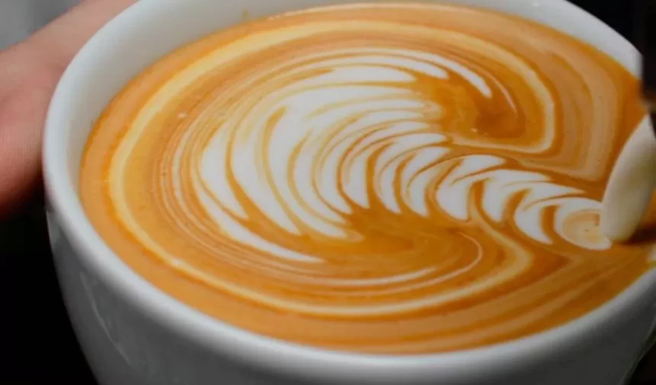 Latte art nedir, nasıl yapılır? Kahve keyfinizi sanata dönüştürün
