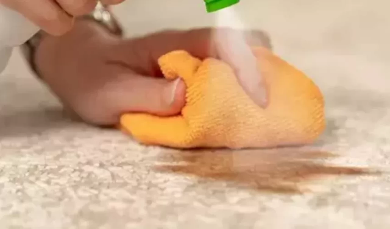 Ev temizliğinde zor lekeler nasıl çıkarılır?
