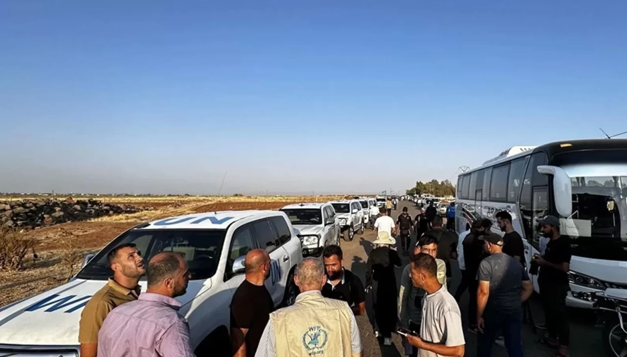 Süveyda'daki Bedevi ailelerin tahliyesi için kente giren konvoy bölgeden çıktı