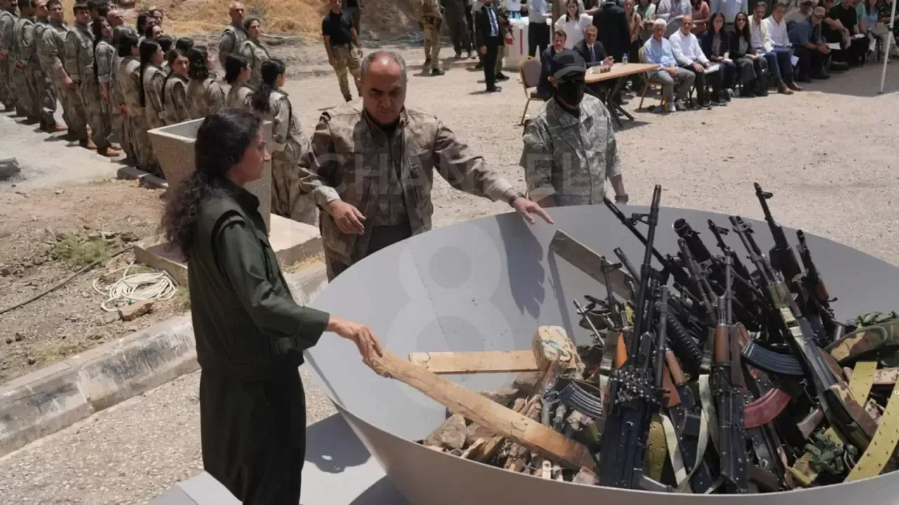 PKK, 40 yıl sonra silahlarını bıraktı! Türkiye'nin kararlılığı dünya basınına damga vurdu