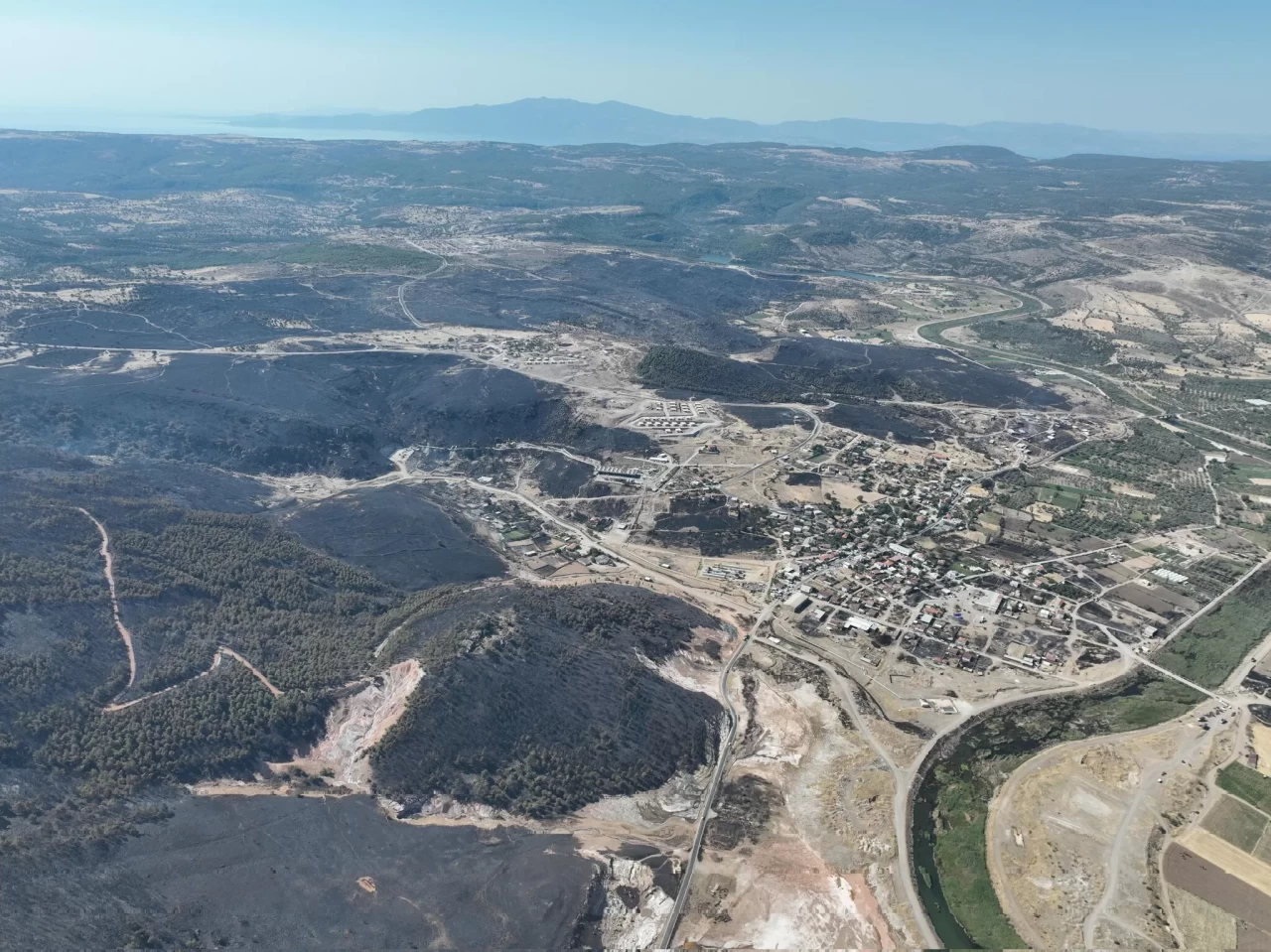 Ayvacık'ta yangın 21 saatin ardından kontrol altına alındı
