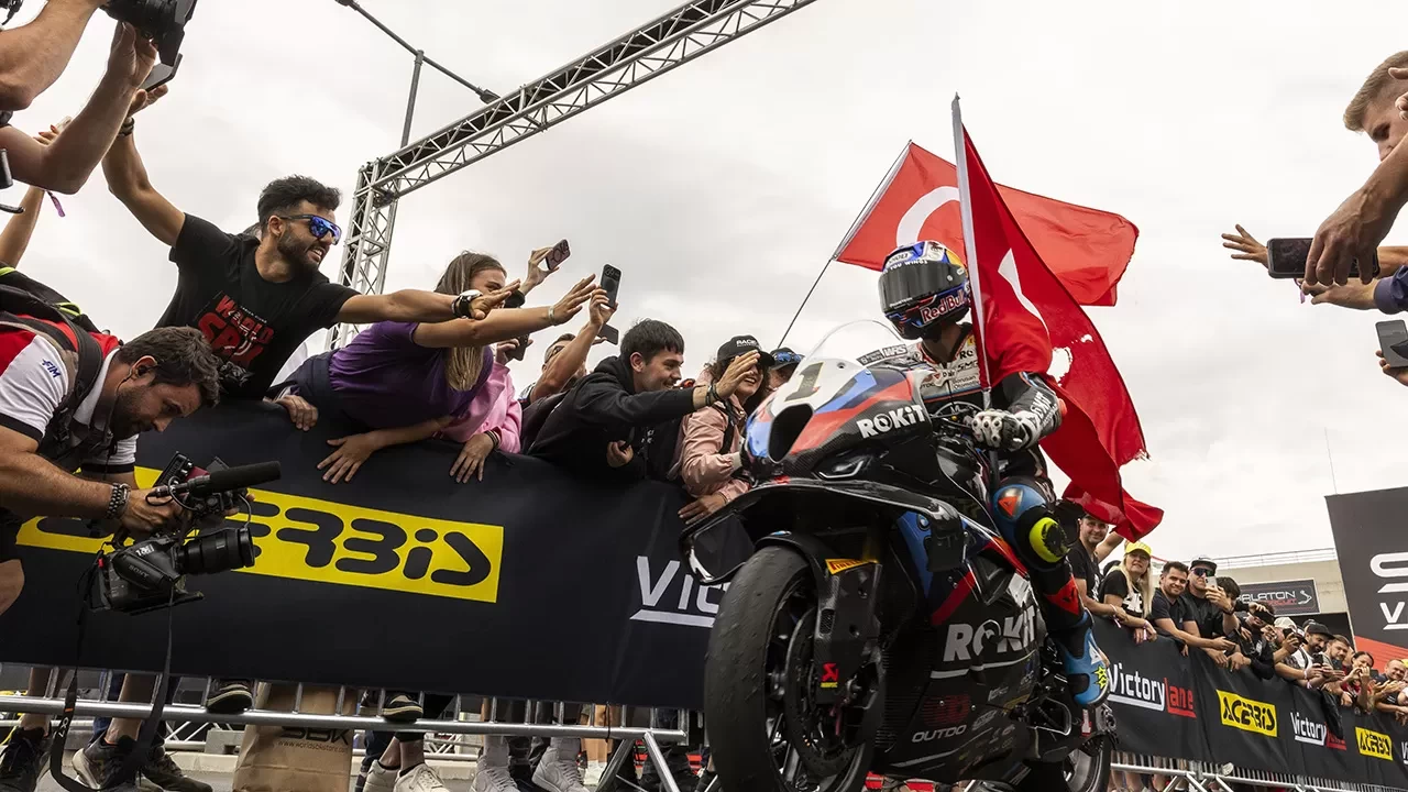 Toprak Razgatlıoğlu, Macaristan’da fırtına gibi esti | Dünya Superbike'ta 3'te 3 yaptı
