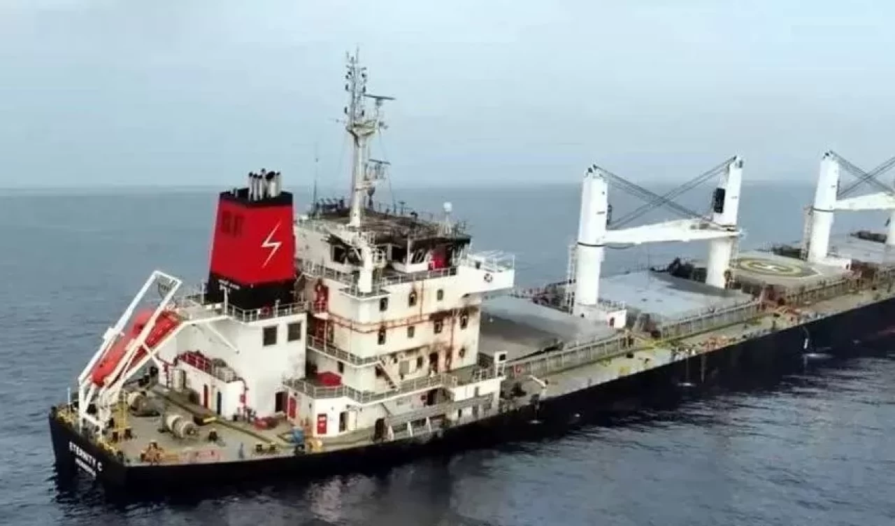 Husilerin batırdığı Eternity C yük gemisindeki mürettebattan 10’u kurtarıldı