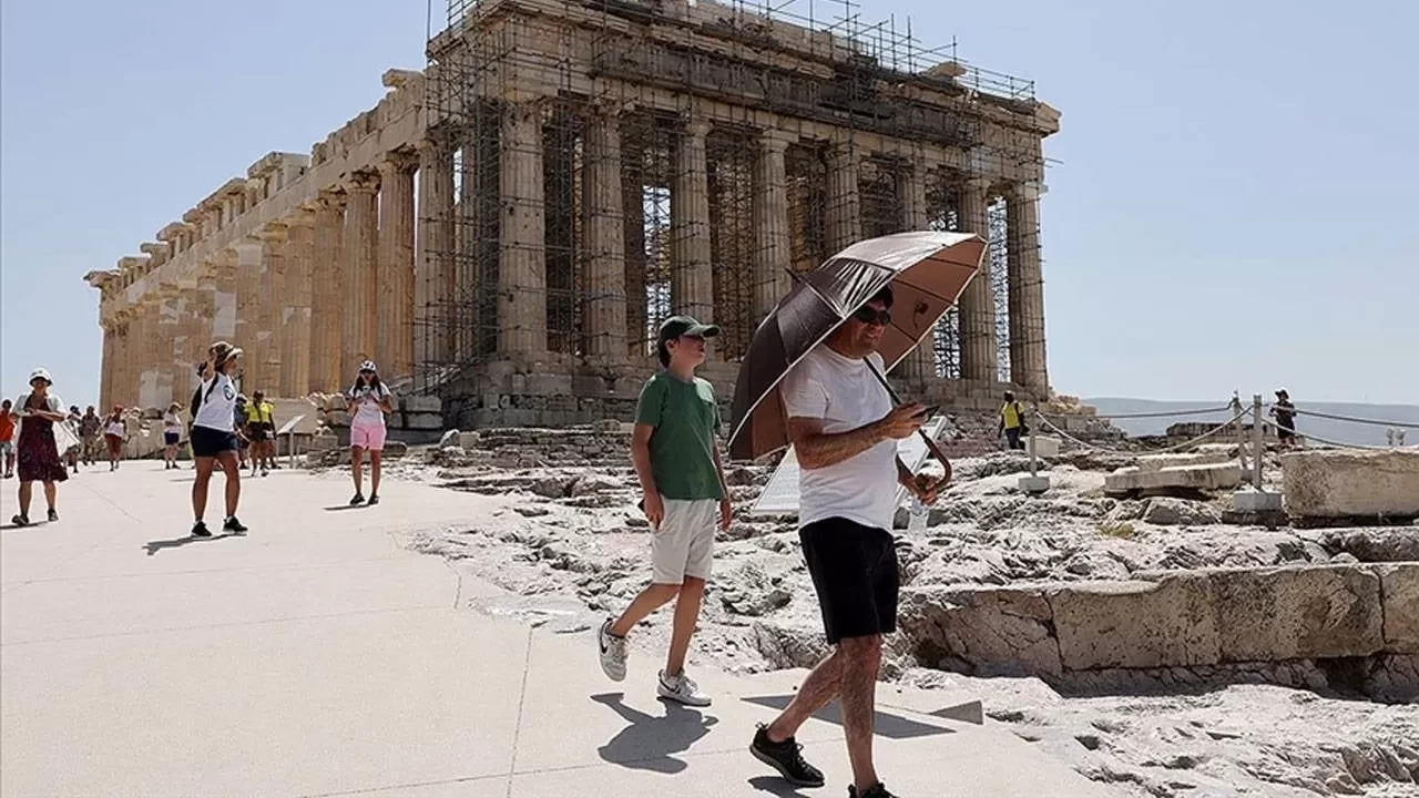 Akropolis Tapınağı aşırı sıcak hava nedeniyle ziyaretçilere kapatıldı