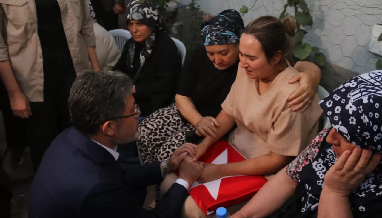 Bakan Yumaklı'dan şehit ailesine taziye ziyareti