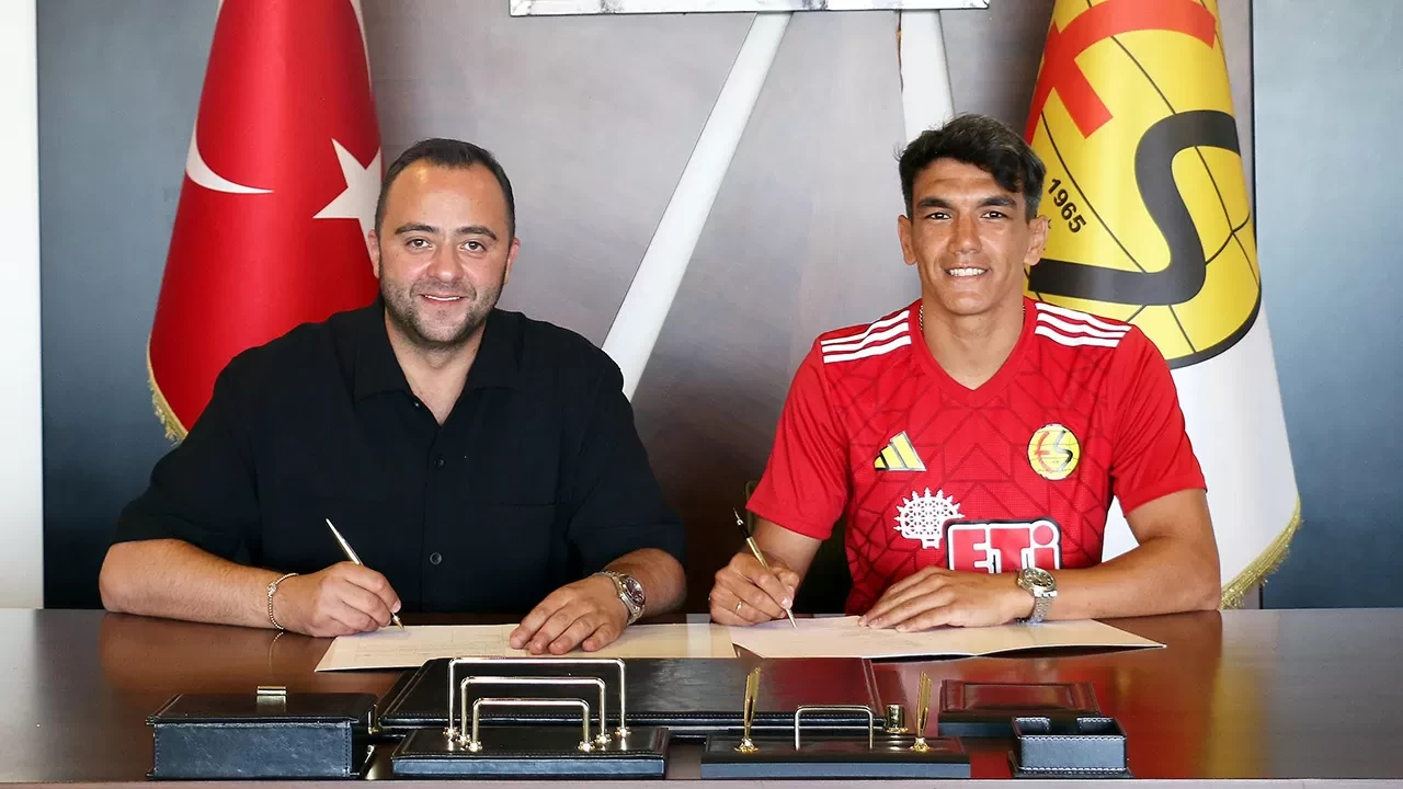 Eskişehirspor, şampiyon kanat oyuncusu Akın Akman’ı kadrosuna kattı